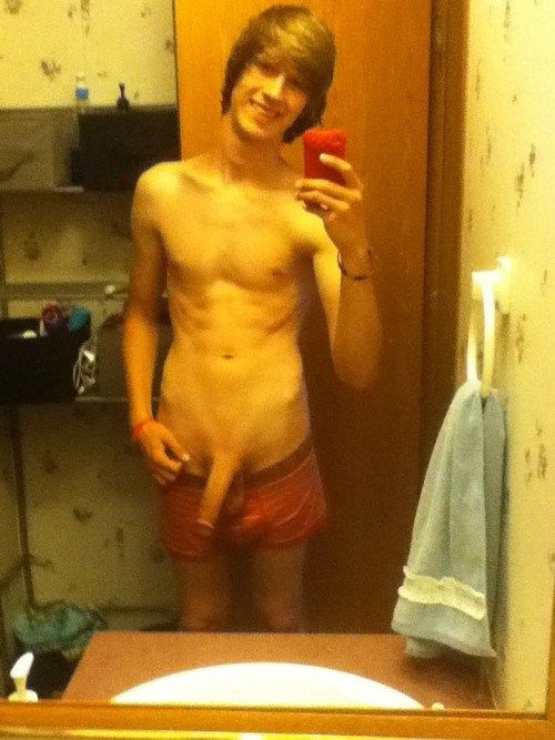 Big Dicked Skater Boi Shows Off