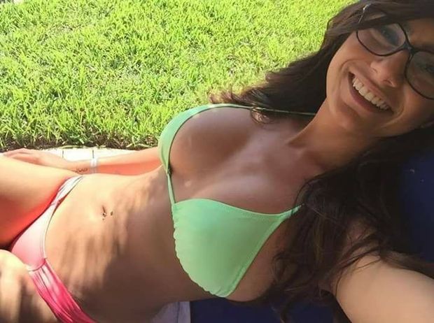 Mia Khalifa Selfie