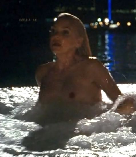 Anna Faris shows her boobs in a movie.
