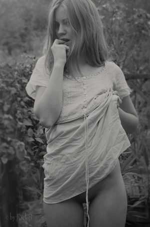 bottomlessisbeautiful:Innocence by RickB500