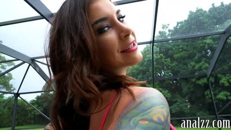 Tattooed girlfriend gets her butthole fucked outdoors