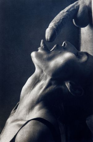 I just wanna bite her neck