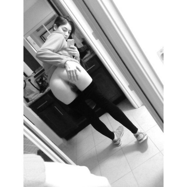 Regarde mon cul et viens me baiser