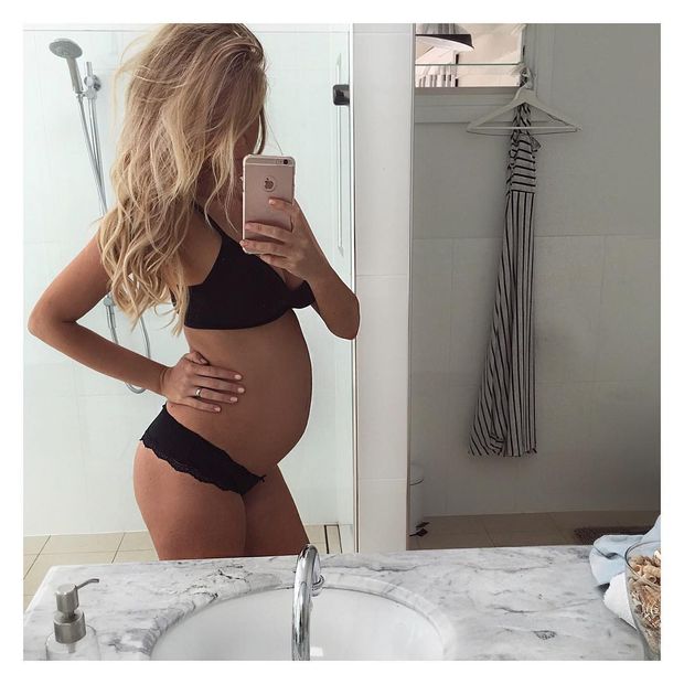 pregnant blonde selfie