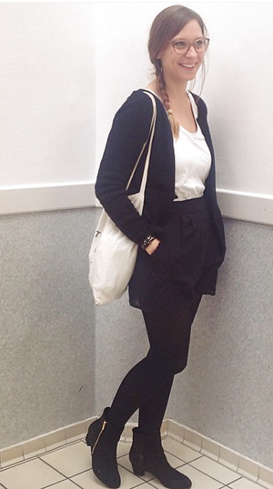 je baise jamais le 1er soir. Nan, j'déconne. Sors ta bite.