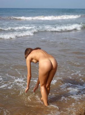 ScRUMPtious Tight Sleek Sexy Beach Nymph.......