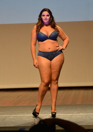 sexy curvy latina cleo fernandes