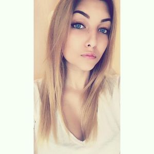 Blonde amateur selfie