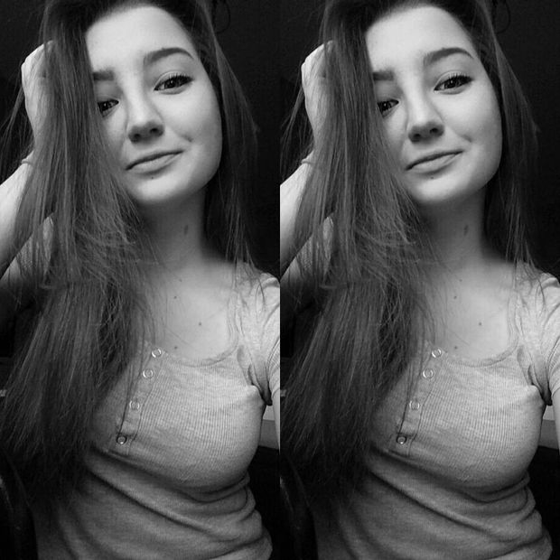Black and white pic of cute teen