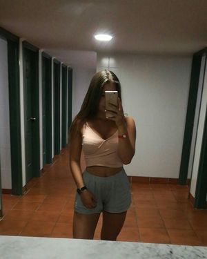 Mirror selfie teen