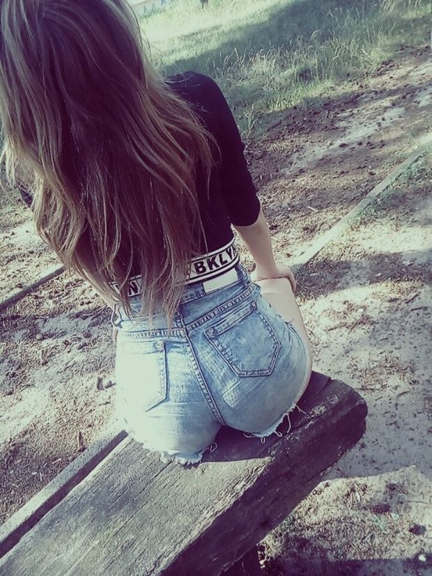Teen jean ass