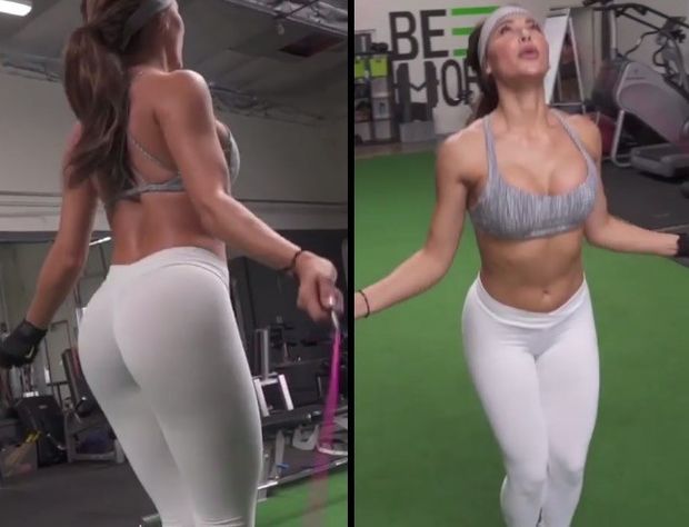 Anacheri Workout in white yoga pants