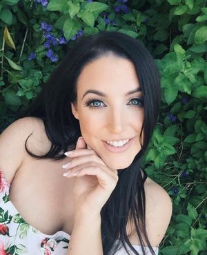 So Pretty! Pornstar "Angela White "