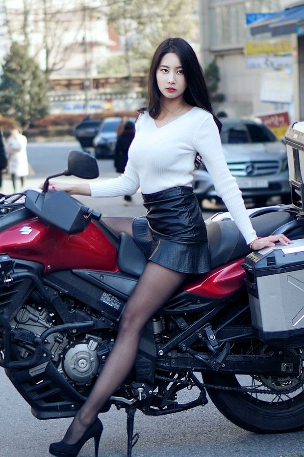 motorcycle babe