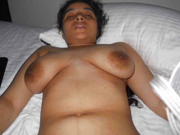 Nude big tits busty Indian Punjabi bhabhi housewife