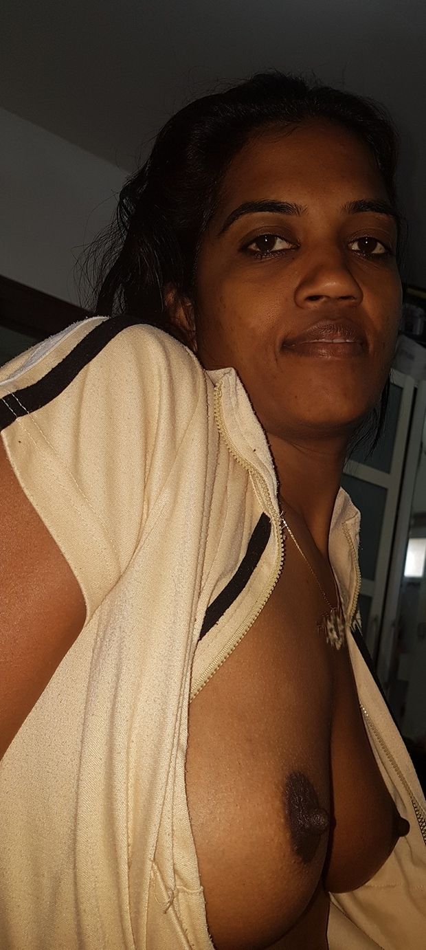 Sexy East Indian housewife bhabhi hot nude boobs