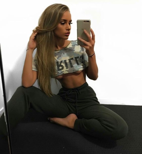 Perfect underboob