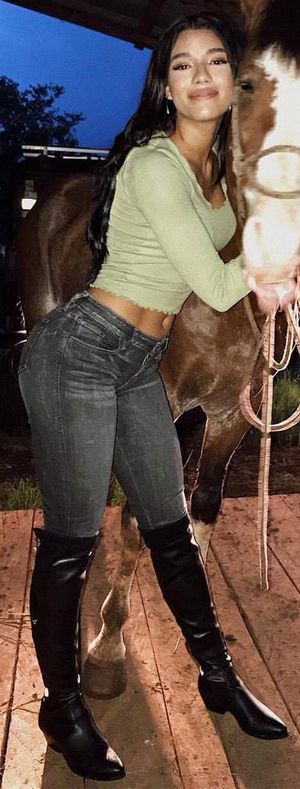 Yovanna Ventura, Love those thighs and hips.