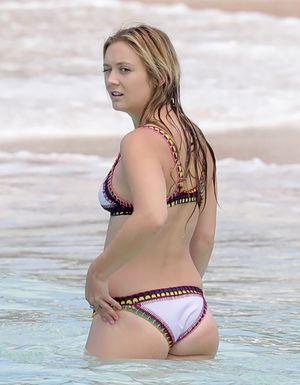 Billie Lourd nude