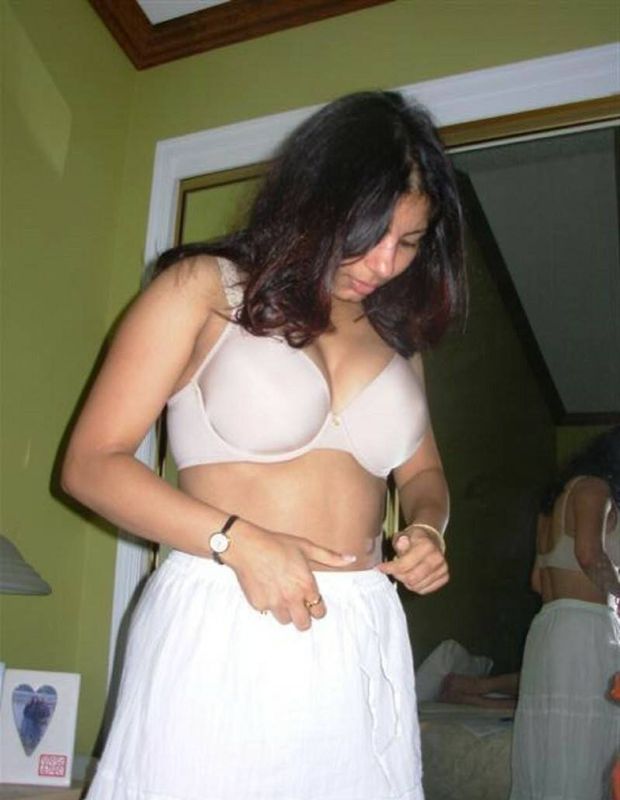 Hot Pakistani Karachi bhabhi sexy