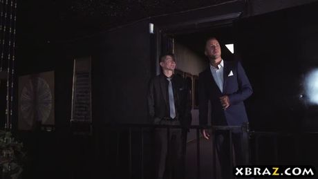 Bodacious butt waitress anal with client off the menu