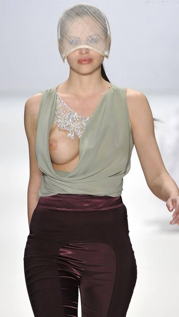German model Hana Nitsche (no el filosofo) Breast Slips Out Of Her Top On Runway 8 planetsuzyorg Berlin Fashionweek