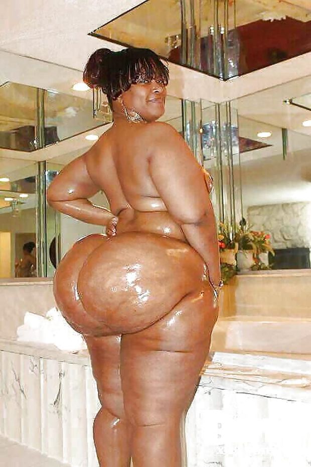 Huge and DESIRABLE Chocolate Creamy Cake