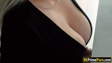 Tattooed porn performer Gia seduces guy