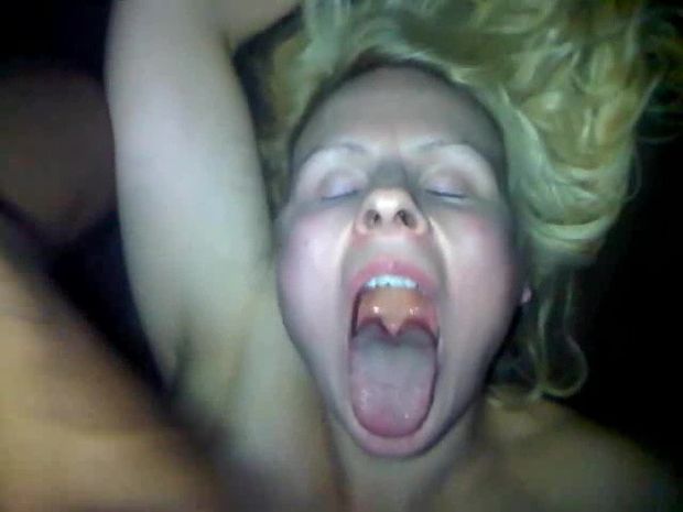 Blonde With Awesome Tongue For Cumload