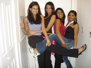 लड़कियों ने जबरदस्ती मेरे लंड चूसा – Ladkiyon Ne Jabardasti Mere Lund Chusa