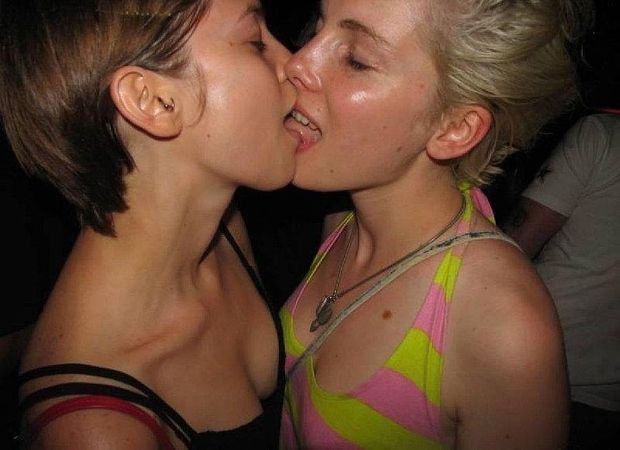 Tongue kiss