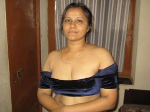 Big boobs cleavage Indian bhabhi blogspot