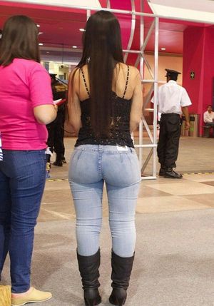 asses in yoga pants