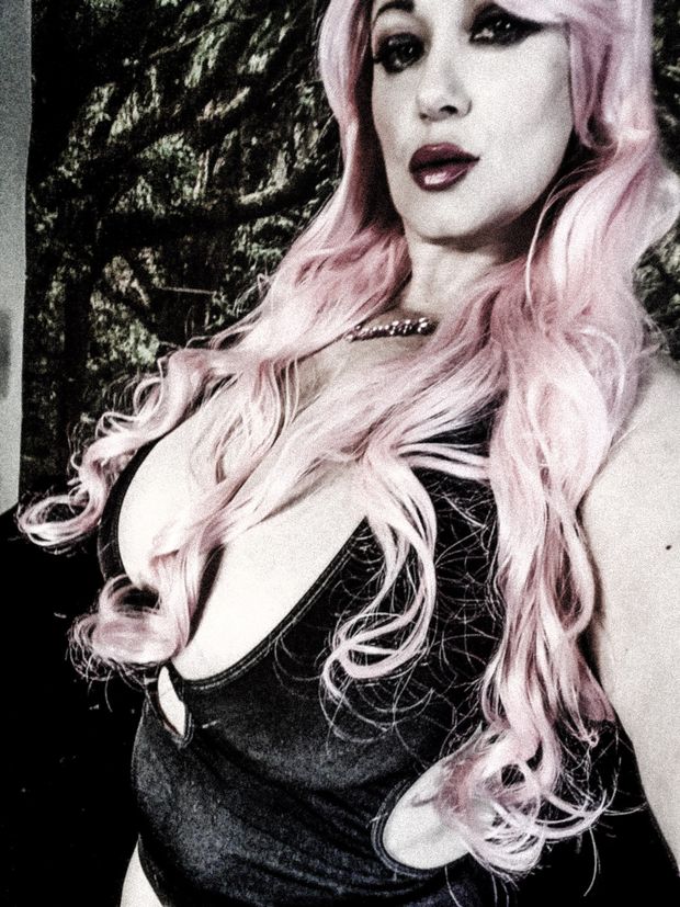 Busty Samantha 38g 2