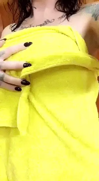 Flash tits