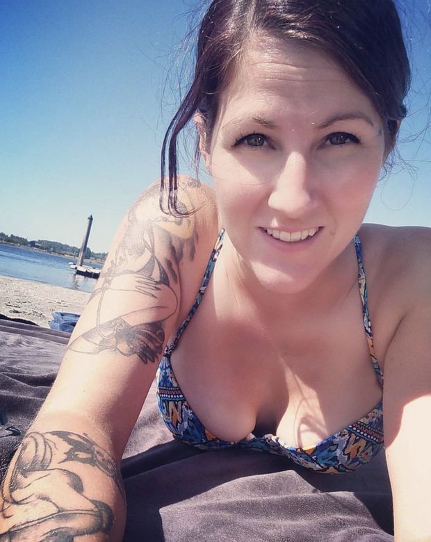 Glauren Star sun bathing
