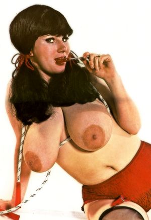 Amateur teen with pigtails and big naturals