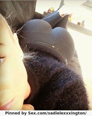 Round Ass in Yoga-Pants