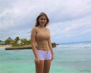 Hot tits, great abs, sexy lady