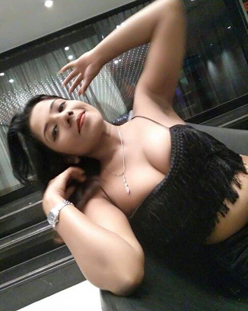 Sexy cleavage South Indian bhabhi hot nurse