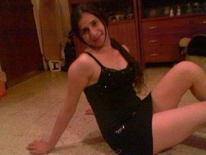 Une shemale sexy aux cheveux rouges