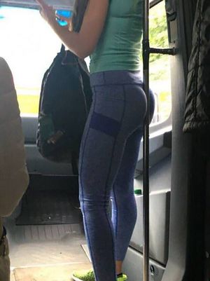 asses in yoga pants
