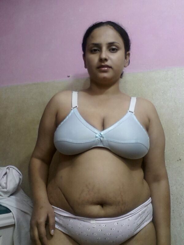 Chubby bhabhi navel show cleavage instagram