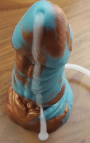 [Bad Dragon] The cumtube brings this dildo to life and allows you to enjoy simulated creampie games