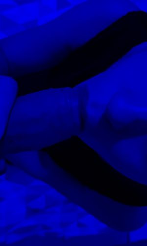 Teen blows a guy at a party