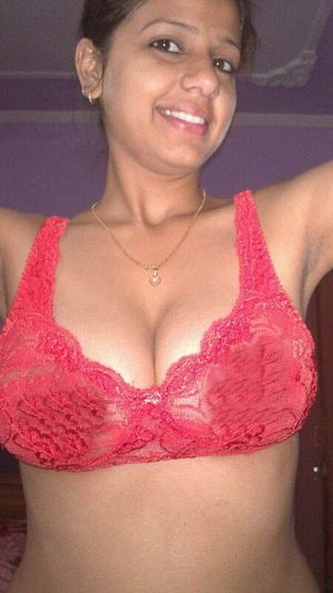 Sexy teen hot cleavage South Indian bhabhi xvideos