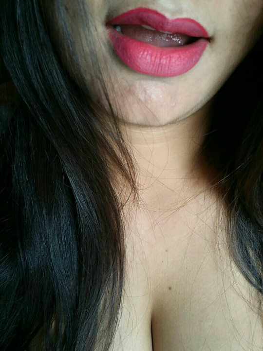 Hot cleavage lip service South Indian twitter