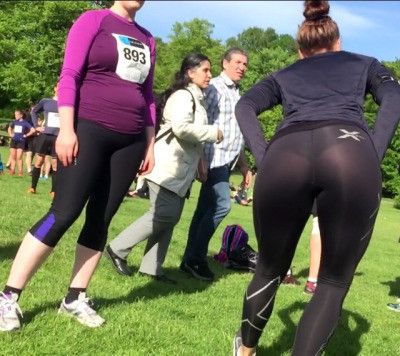 asses in yoga pants