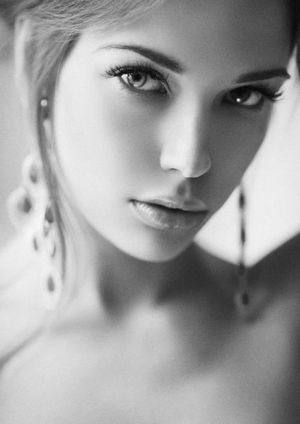 Gorgeous lips I want wrapped around my cock