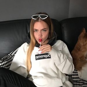 Hot collage chick wants to play